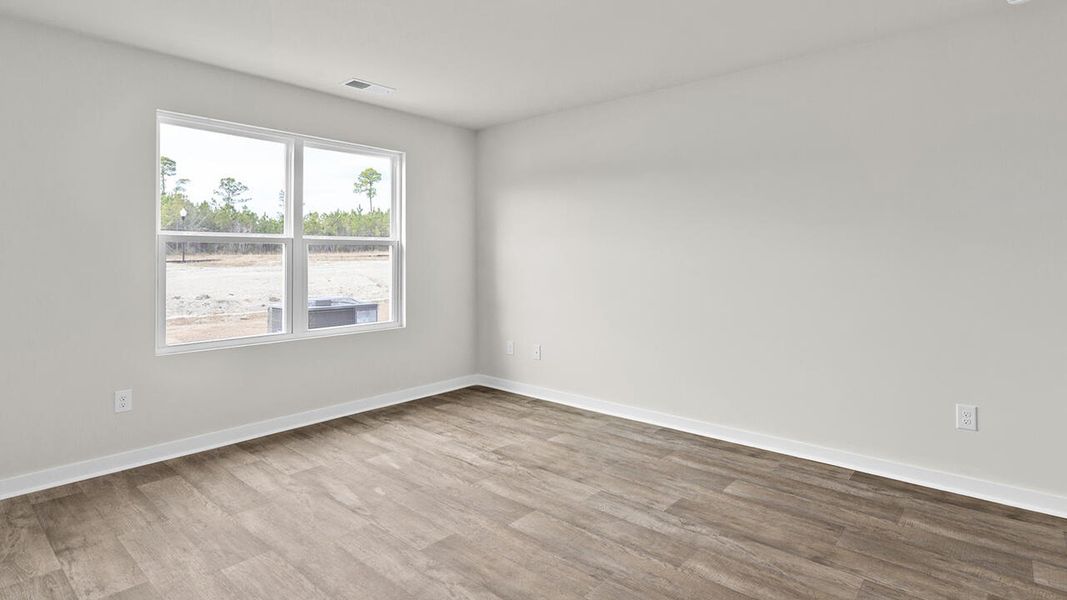Spacious, unfurnished interior of a new home in Vineyard Trail, Jacksonville (Image 15).
