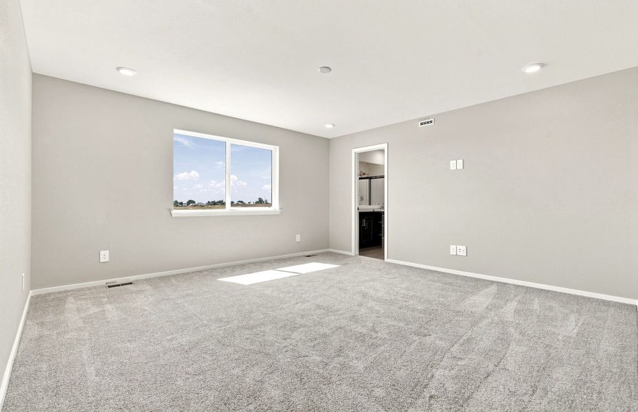 Spacious, unfurnished interior of a new home in Murata Farms, Fort Lupton (Image 19).