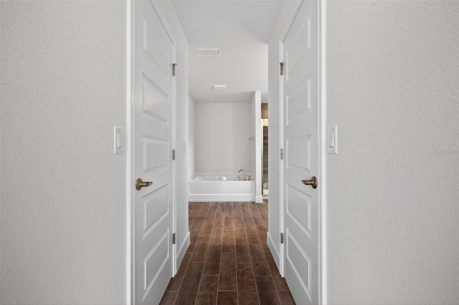 Spacious, unfurnished interior of a new home in Hill Country Estates, Dade City (Image 33).