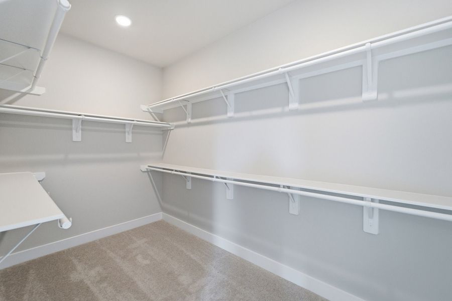 Spacious, unfurnished interior of a new home in Ashland, Angleton (Image 44).