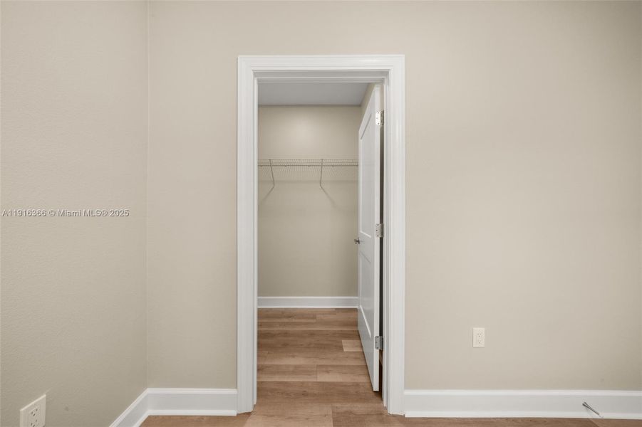 Spacious, unfurnished interior of a new home in , Sebring (Image 25).