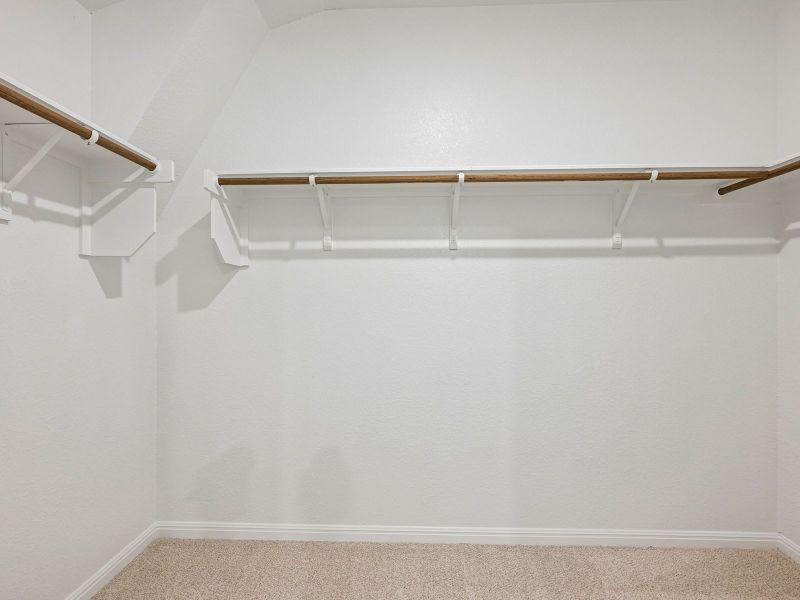Spacious, unfurnished interior of a new home in Riverbend at Double Eagle - Reserve Collection, Cedar Creek (Image 11).
