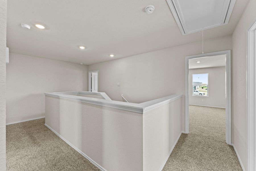 Spacious, unfurnished interior of a new home in Ladera, Luling (Image 28).