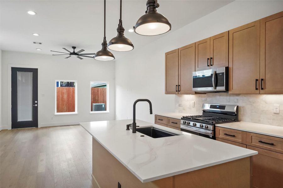 Ideal for entertaining, this stylish and functional space offers a seamless blend of comfort and elegance. Ideal for entertaining, this stylish and functional space offers a seamless blend of comfort and elegance.