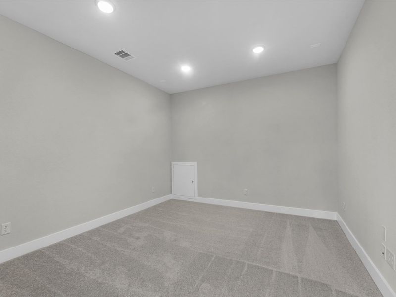 Spacious, unfurnished interior of a new home in Oakhill Reserve, Tomball (Image 20).