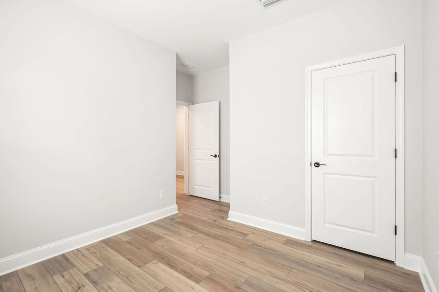 Spacious, unfurnished interior of a new home in Waterways, Richmond Hill (Image 22).