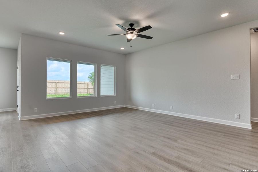 Spacious, unfurnished interior of a new home in Hennersby Hollow, San Antonio (Image 13). Spacious, unfurnished interior of a new home in Hennersby Hollow, San Antonio (Image 13).