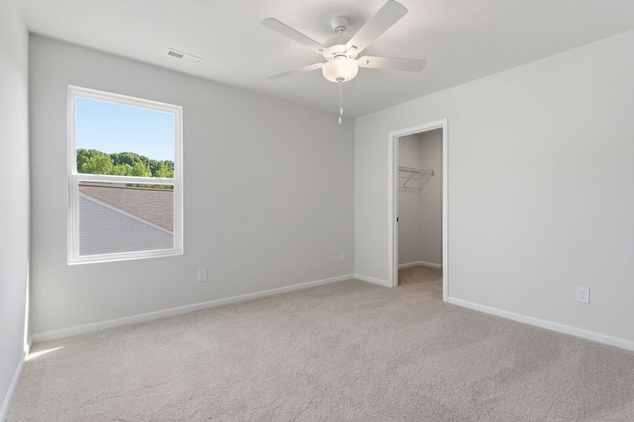 Spacious, unfurnished interior of a new home in Piper Creek, Newton (Image 28).