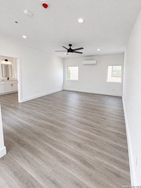 Spacious, unfurnished interior of a new home in , San Antonio (Image 5).