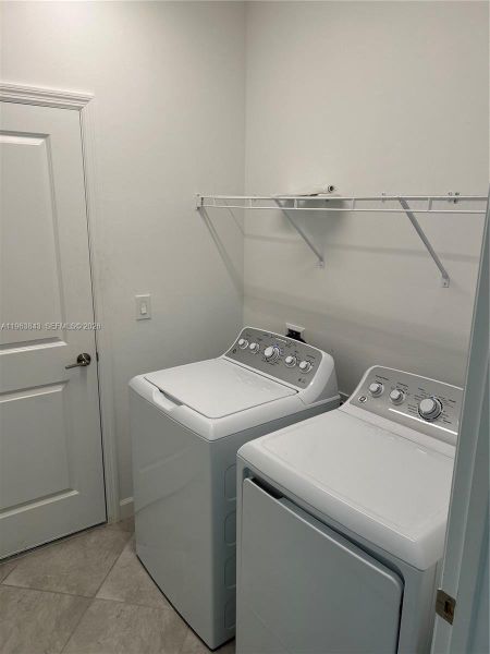 Close-up of interior finishes inside a home in , Lehigh Acres (Image 11).