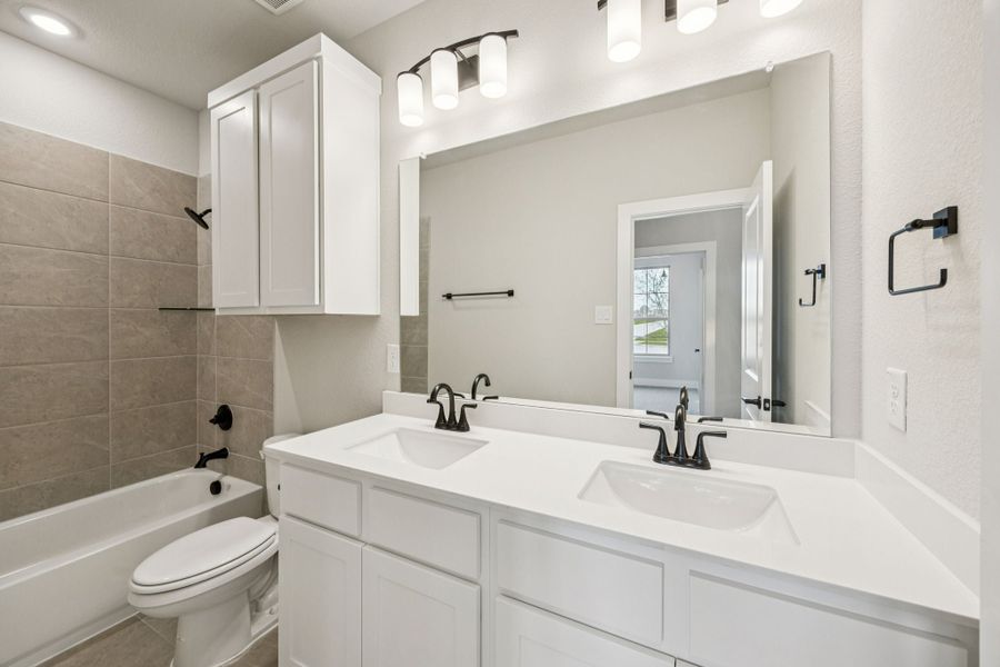 Furnished interior view inside a new home in Dove Hollow, Waxahachie (Image 11).