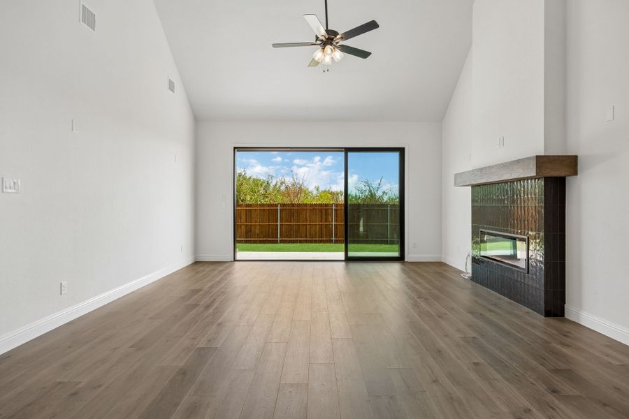 Spacious, unfurnished interior of a new home in Country Lakes, Denton (Image 23).