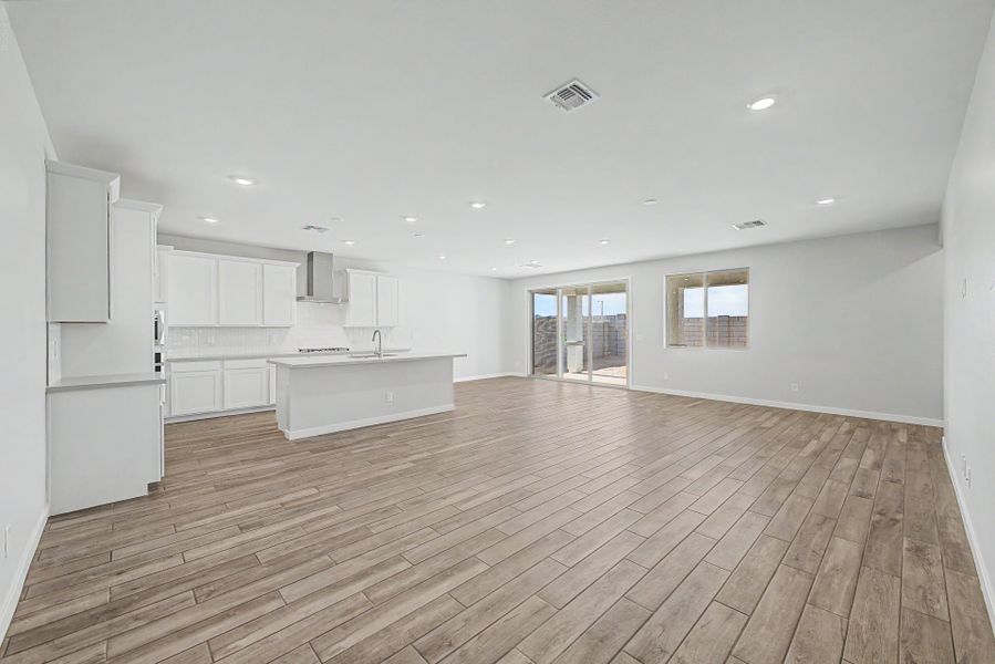 Spacious, unfurnished interior of a new home in Citrus Park, Goodyear (Image 6).