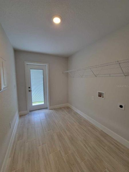 Spacious, unfurnished interior of a new home in Marion Oaks, Ocala (Image 11).