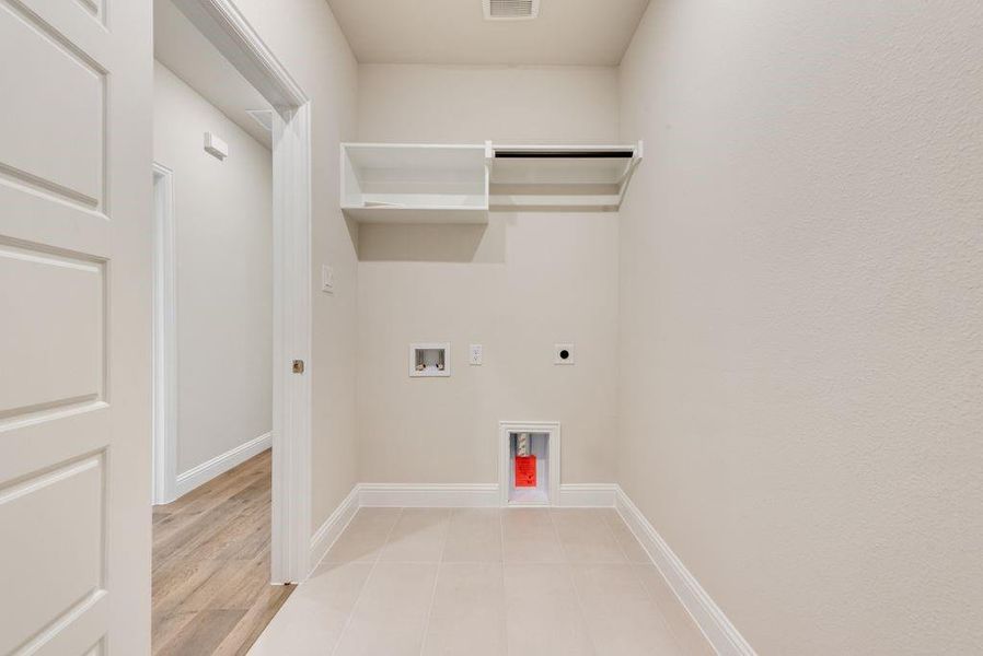 Spacious, unfurnished interior of a new home in Bayside, Rowlett (Image 30).