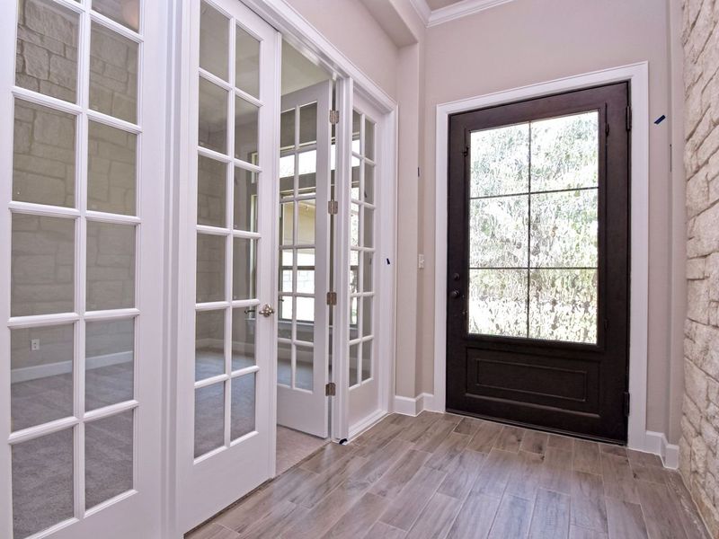 Representative unfurnished interior of a home built from the San Simeon I by Giddens Homes in Clearwater Ranch, Liberty Hill (Image 405).