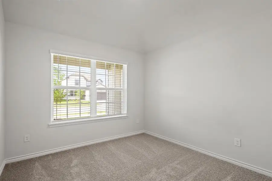 Spacious, unfurnished interior of a new home in Sycamore Landing, Fort Worth (Image 8).