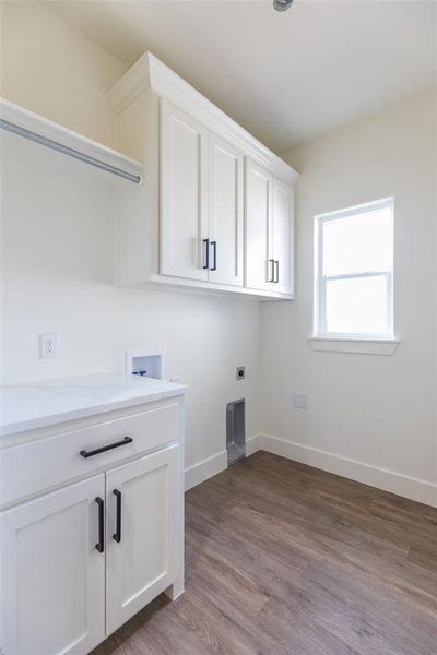 Spacious, unfurnished interior of a new home in , Ovalo (Image 14).