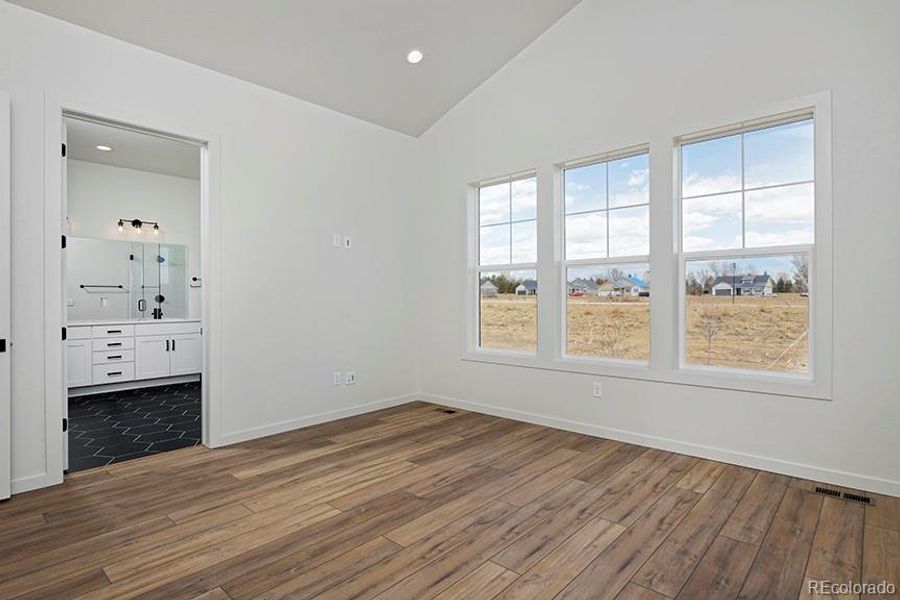Spacious, unfurnished interior of a new home in , Fort Collins (Image 34).