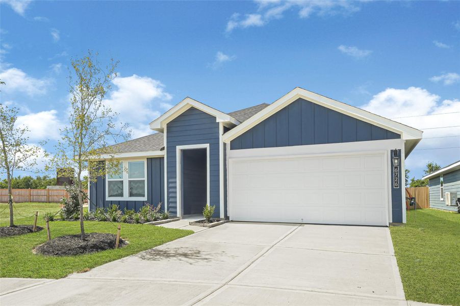 Front exterior of a new home in Holly Ridge, Rosenberg, TX, highlighting curb appeal (Image 2).