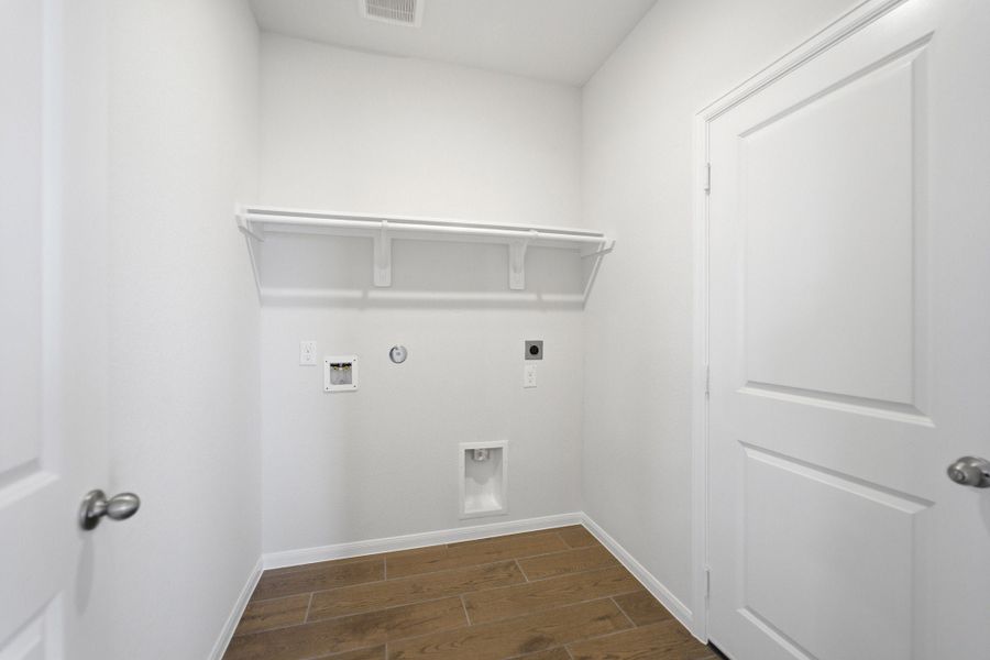 Spacious, unfurnished interior of a new home in Wildrye, Waller (Image 24).