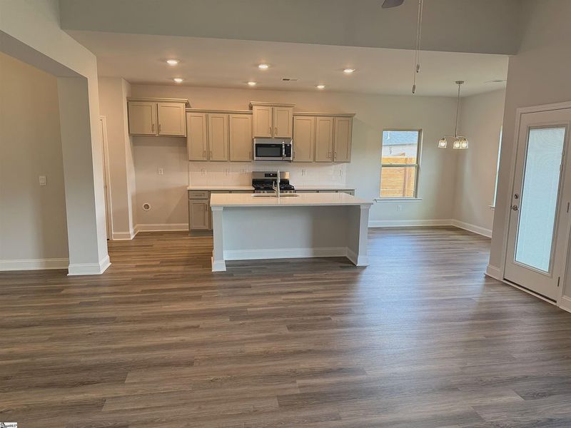 Spacious, unfurnished interior of a new home in Bracken Woods, Piedmont (Image 11).