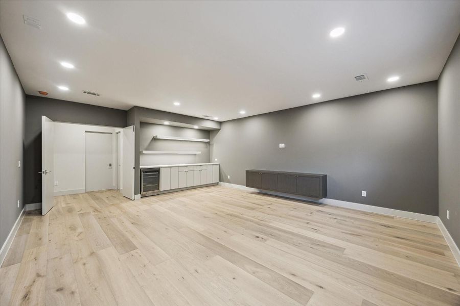 Spacious, unfurnished interior of a new home in , Houston (Image 20).