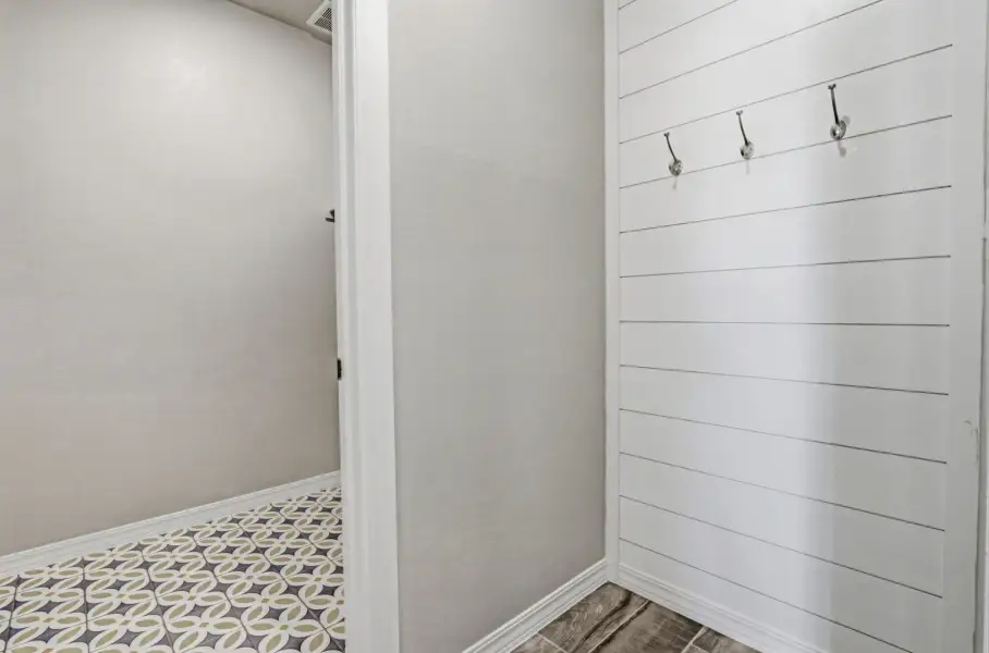 Spacious, unfurnished interior of a new home in Paseo del Este, El Paso (Image 42). Spacious, unfurnished interior of a new home in Paseo del Este, El Paso (Image 42).