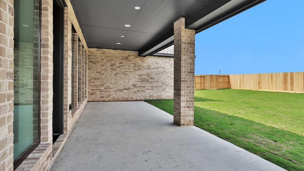 Exterior details and patio area of a home in Candela, Richmond (Image 3).