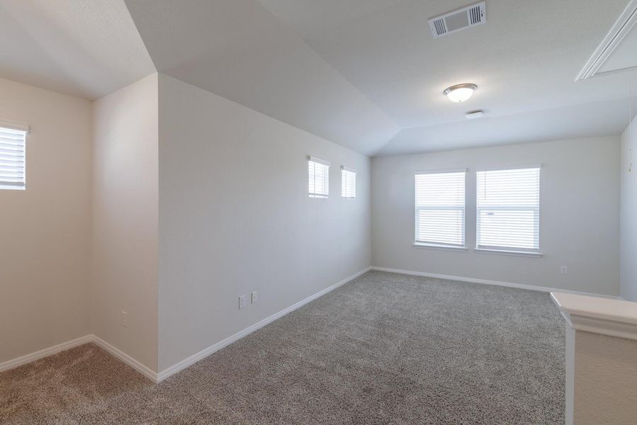Spacious, unfurnished interior of a new home in , Manor (Image 35).
