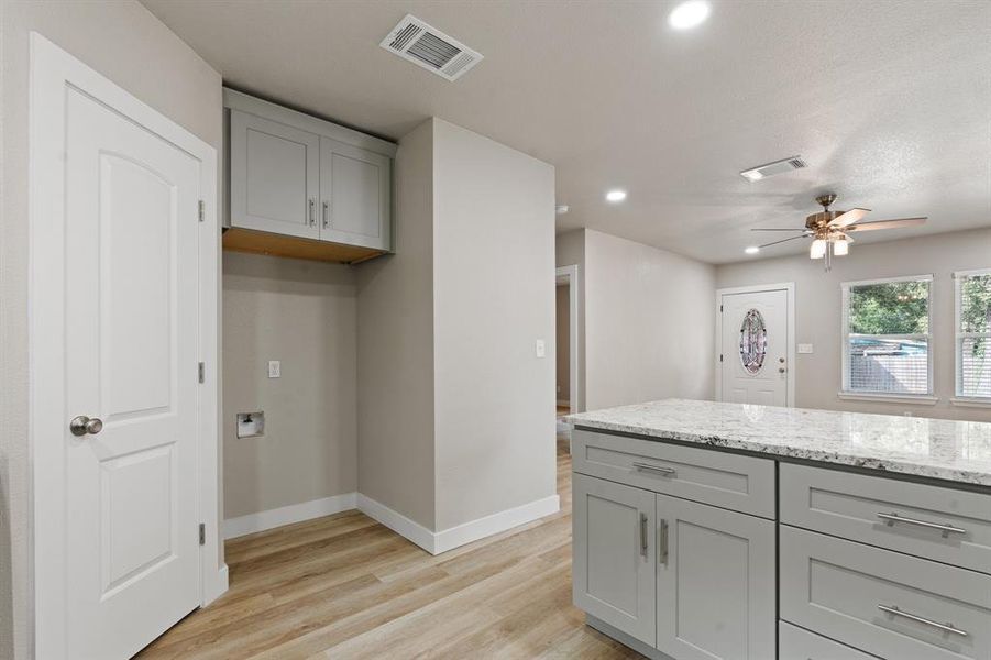 Furnished interior view inside a new home in , Alvarado (Image 7).