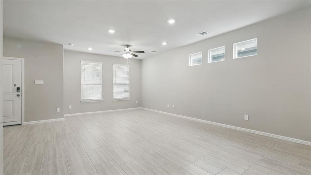 Spacious, unfurnished interior of a new home in Orchard Village, Fort Worth (Image 16).