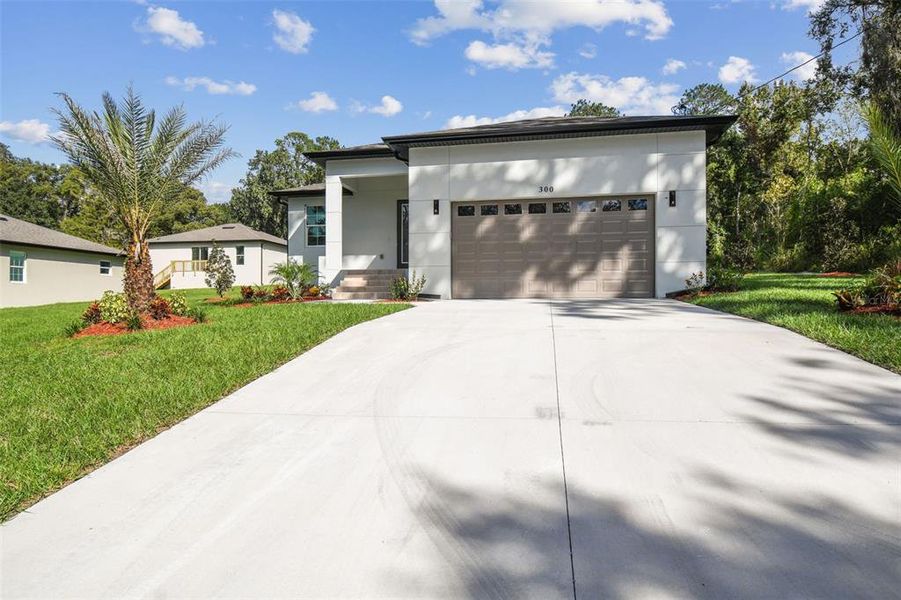 Exterior details and patio area of a home in , Brooksville (Image 33).