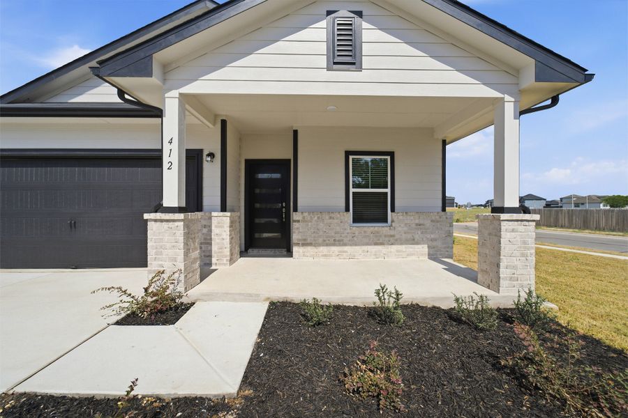 Exterior details and patio area of a home in Paramount, Kyle (Image 3).