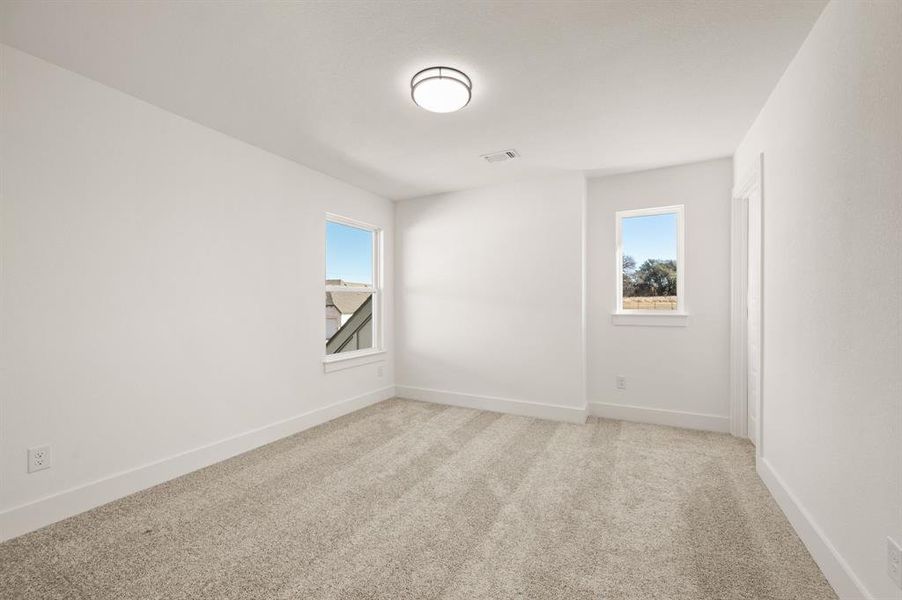 Spacious, unfurnished interior of a new home in The Resort on Eagle Mt. Lake, Fort Worth (Image 29).