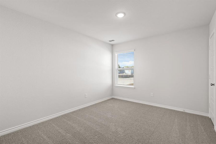 Spacious, unfurnished interior of a new home in Sycamore Landing, Fort Worth (Image 16).