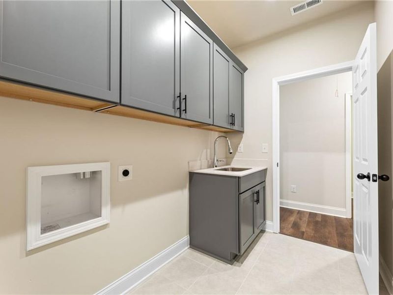 Furnished interior view inside a new home in Cedar Farms, Winder (Image 11).