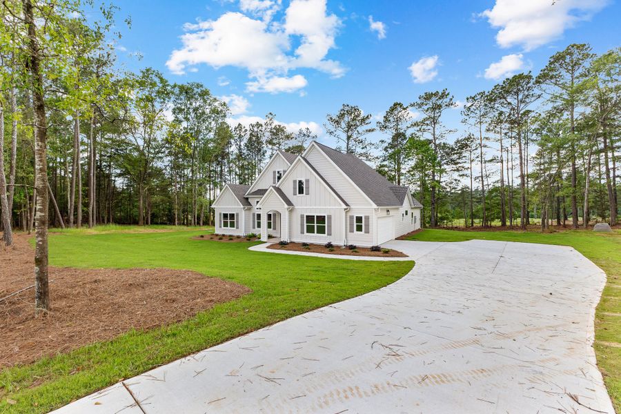 Front exterior of a new home in Golfview, Thomaston, GA, highlighting curb appeal (Image 24). Front exterior of a new home in Golfview, Thomaston, GA, highlighting curb appeal (Image 24).