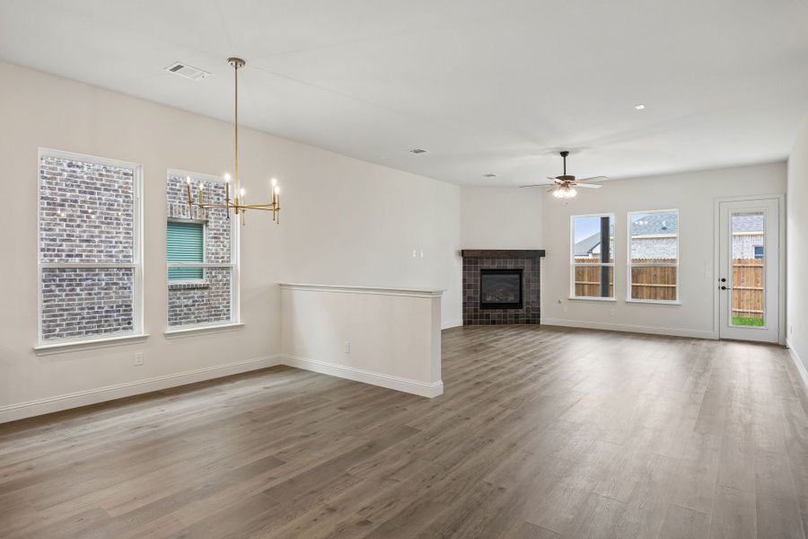 Spacious, unfurnished interior of a new home in Country Lakes, Denton (Image 10).
