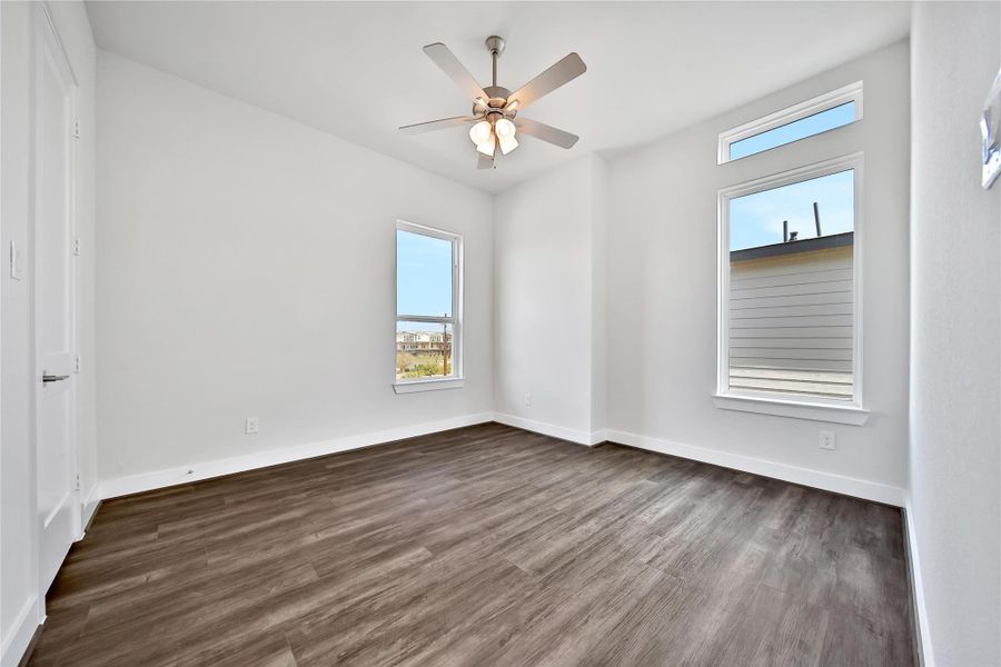 Spacious, unfurnished interior of a new home in Lago Pointe, Seabrook (Image 16).