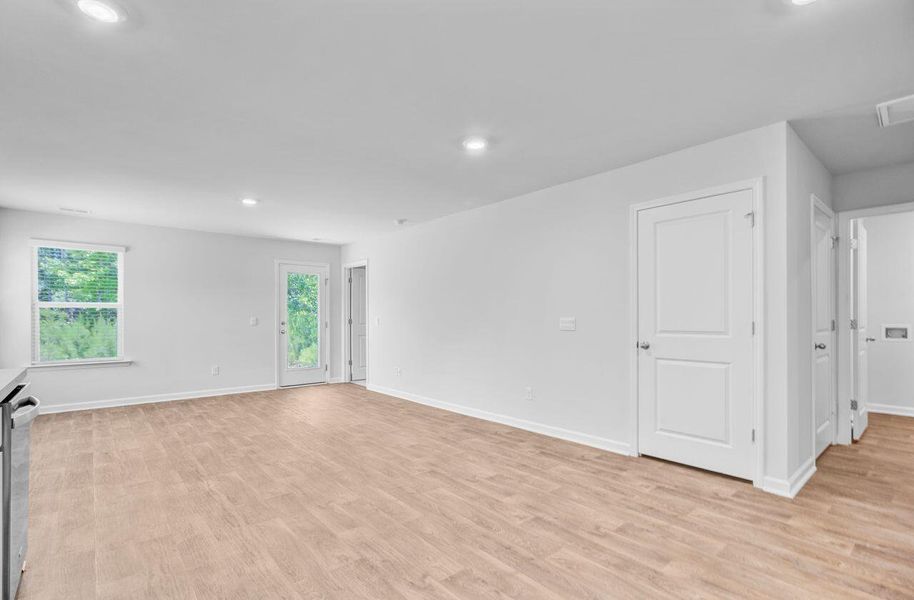 Spacious, unfurnished interior of a new home in Stone Ridge, Moncks Corner (Image 26).