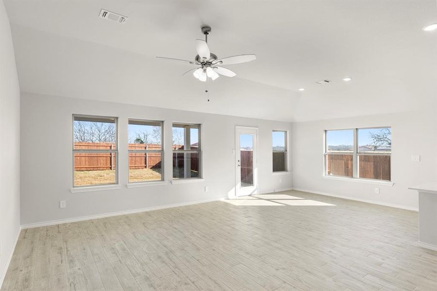 11. 7704 Kingfisher - Family (4)