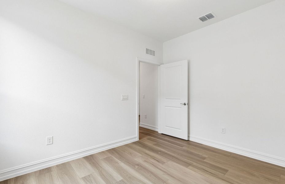 Spacious, unfurnished interior of a new home in Del Webb at Trinity Falls, McKinney (Image 20).