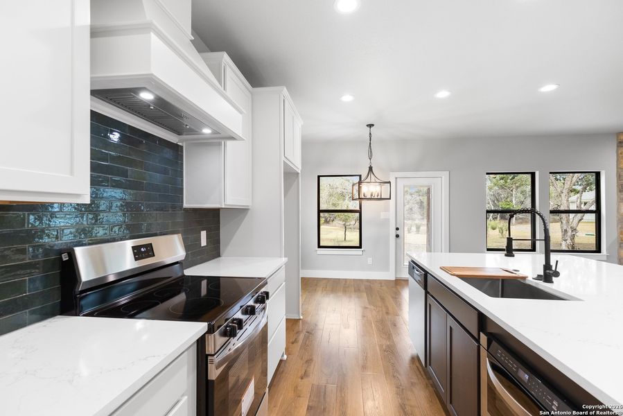 Furnished interior view inside a new home in , Bandera (Image 8).