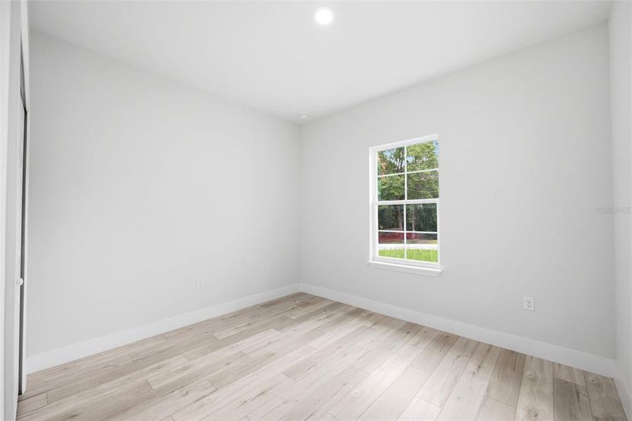 Spacious, unfurnished interior of a new home in , Citrus Springs (Image 16).