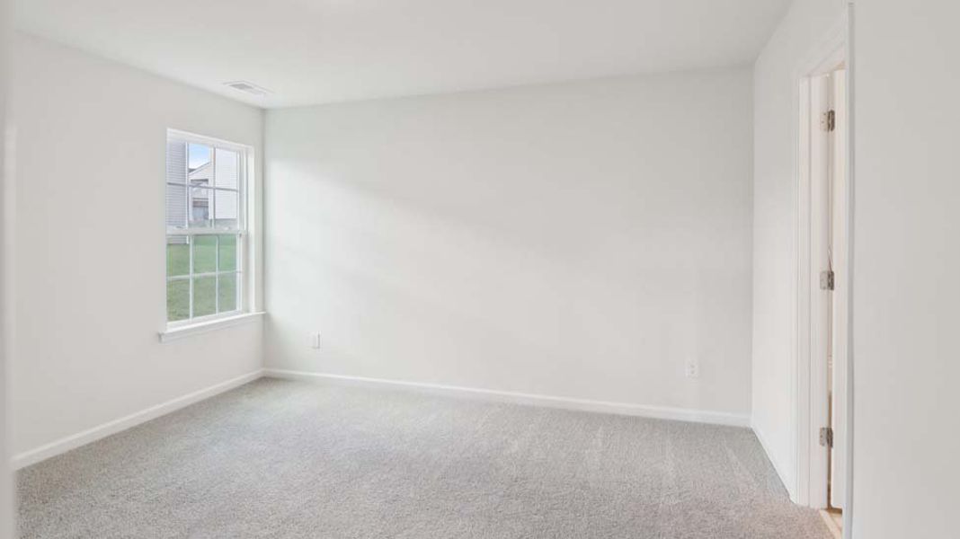 Spacious, unfurnished interior of a new home in Rydele Heights, Asheville (Image 20).