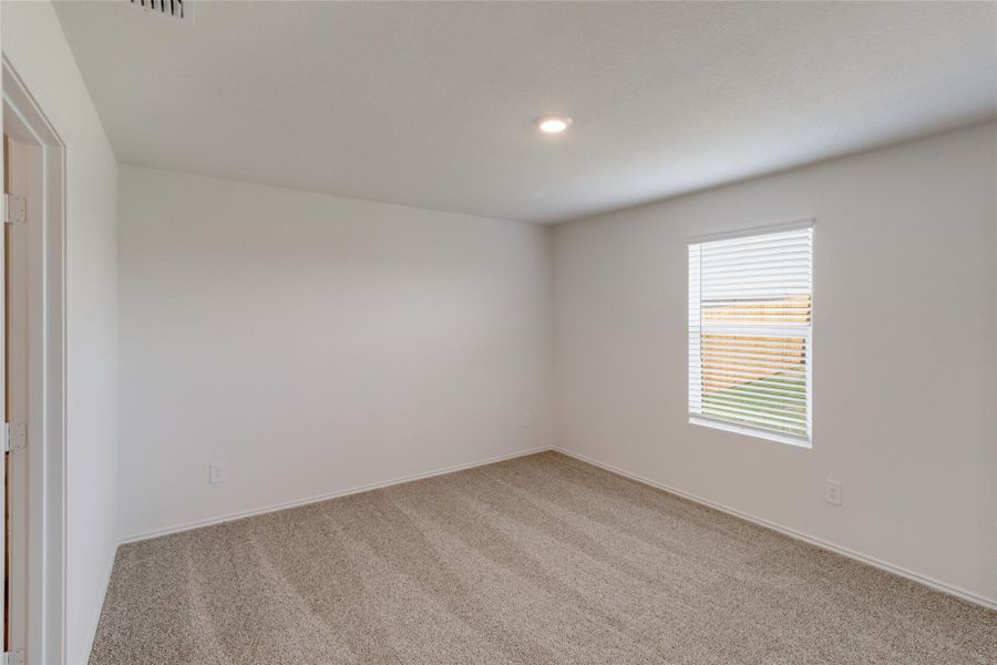 Spacious, unfurnished interior of a new home in Watermill, Uhland (Image 14).