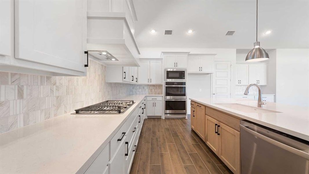 Furnished interior view inside a new home in Myrtle Creek 71', Waxahachie (Image 12). Furnished interior view inside a new home in Myrtle Creek 71', Waxahachie (Image 12).