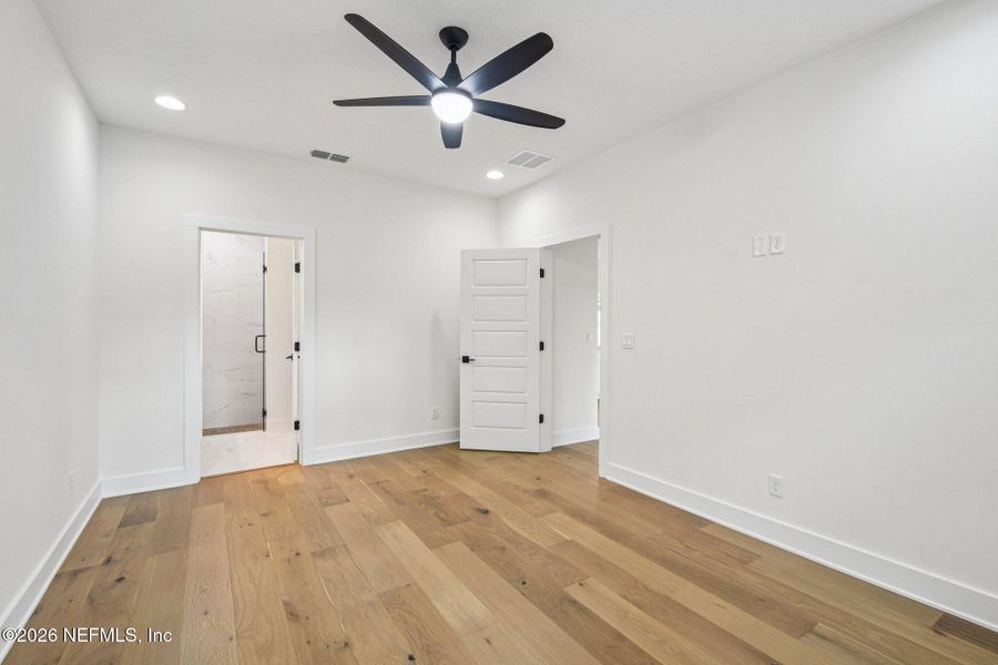 Spacious, unfurnished interior of a new home in , Green Cove Springs (Image 36).