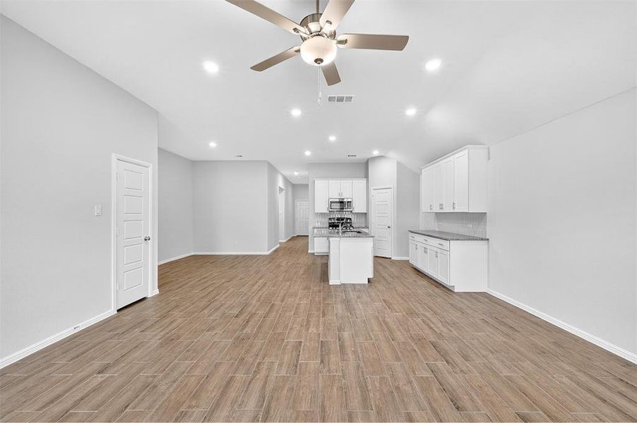 Spacious, unfurnished interior of a new home in Forest Park, Princeton (Image 34). Spacious, unfurnished interior of a new home in Forest Park, Princeton (Image 34).